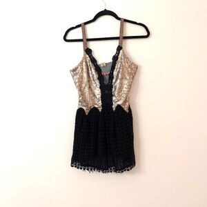Gimmicks sequin top